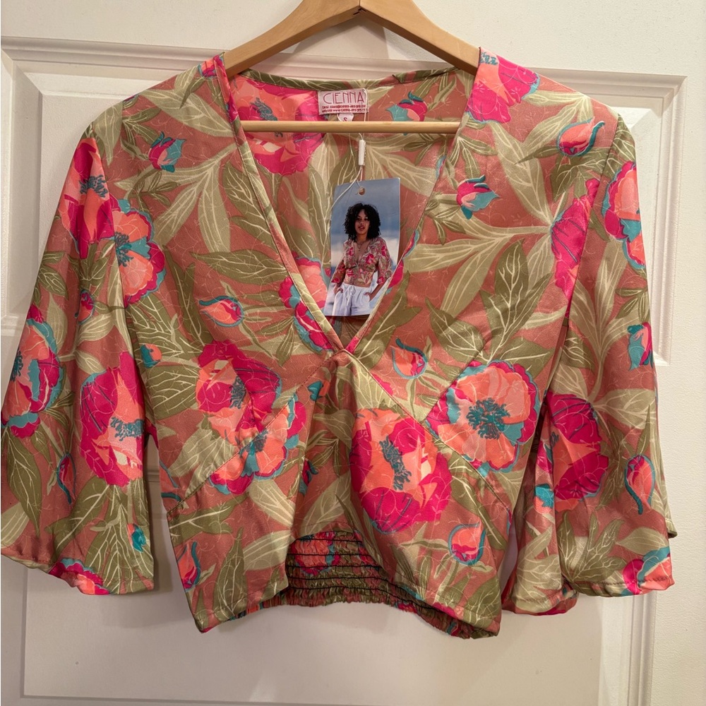NWT Cienna Silk Blend Floral Bohemian Bell Sleeve  Smocked Tan Pink Floral Crop
